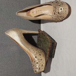 Gianni Bini Gold Sjimmer Striped Embellished platform heels sz 7.5 M